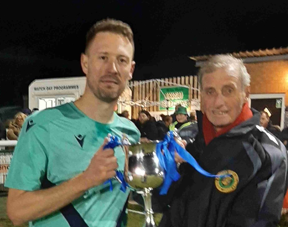 Redbourn Fc IN THE PICTURE: DESBOROUGH TOWN SECURE DIVISION ONE CUP - SPARTAN SOUTH ...