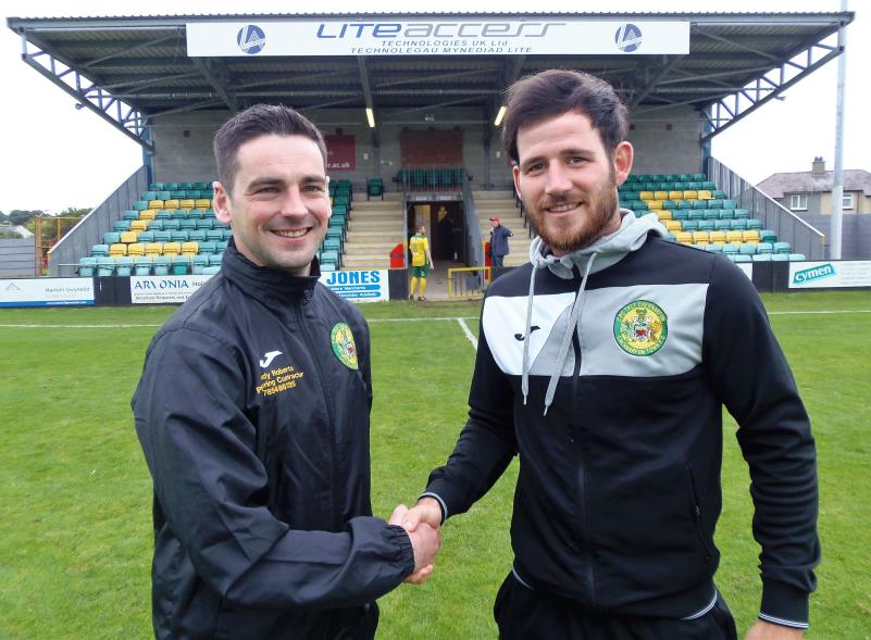 Caernarfon Town FC, Gibbs Signs Contract with the Cofis