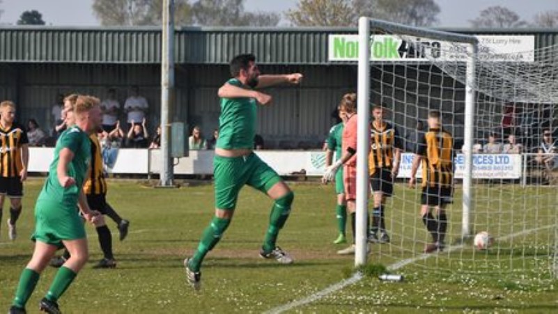 Gorleston Football Club , Shade Retires